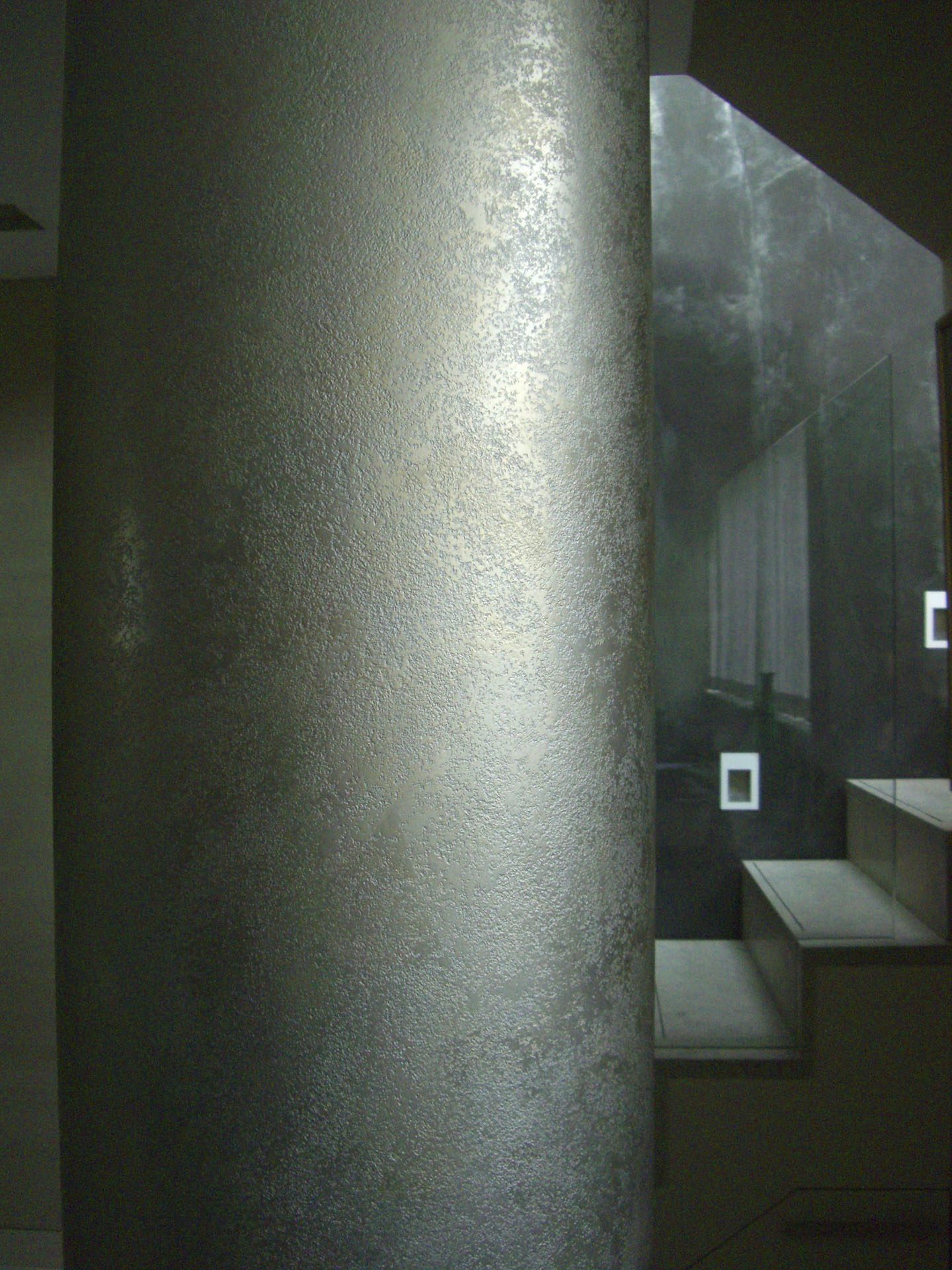 Polished plaster finishes, applied to pillar and walls | DKT Artworks